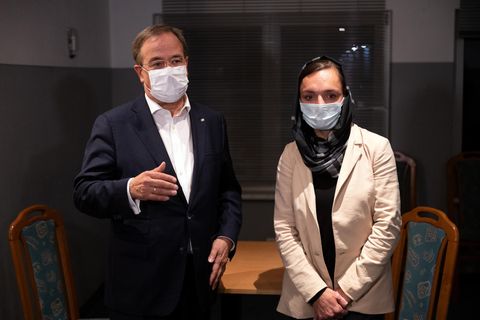 Frauenrechtlerin Zarifa Ghafari spricht mit Ministerpräsident Armin Laschet