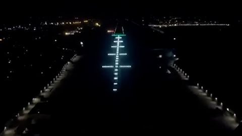 24-Stunden-Luftbrücke: Pilot zeigt Landung in Kabul bei Nacht