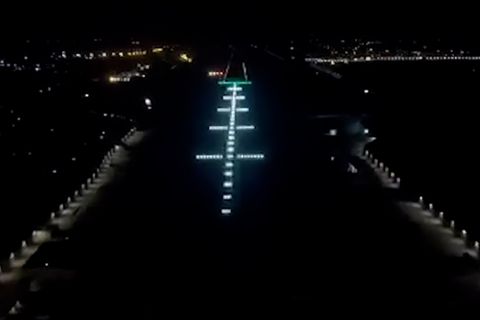 24-Stunden-Luftbrücke: Pilot zeigt Landung in Kabul bei Nacht
