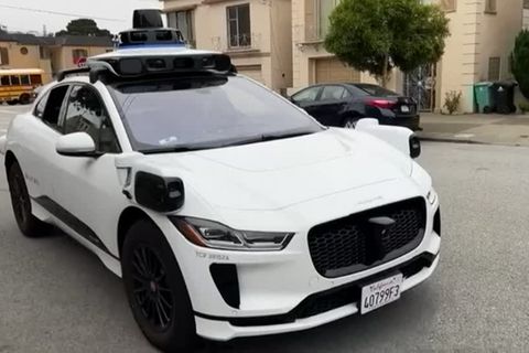 Video: Autonome Fahrzeuge auf den Straßen von San Francisco