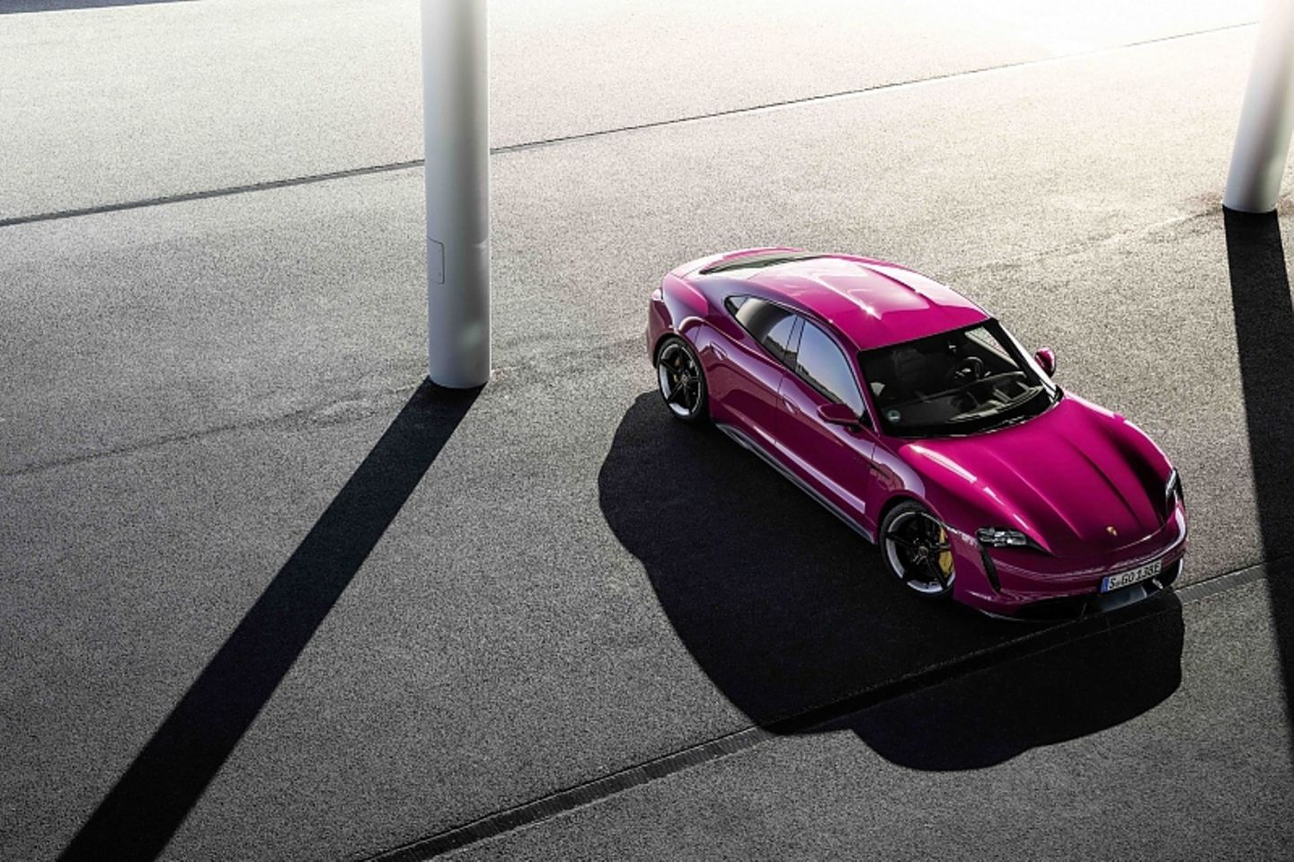Der Porsche Taycan kommt bis zu 25 Kilometer weiter