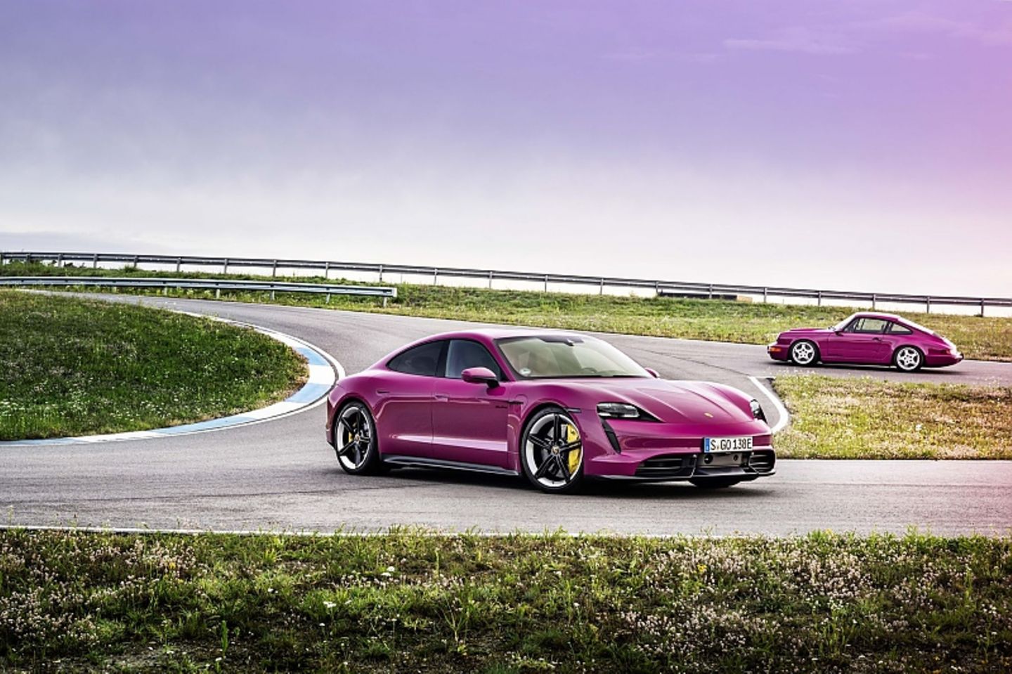 Beim Porsche Taycan MJ 2022 stehen eine Menge Sonderfarben zur Auswahl