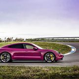 Der Porsche Taycan kann selbstständig ein- und ausparken