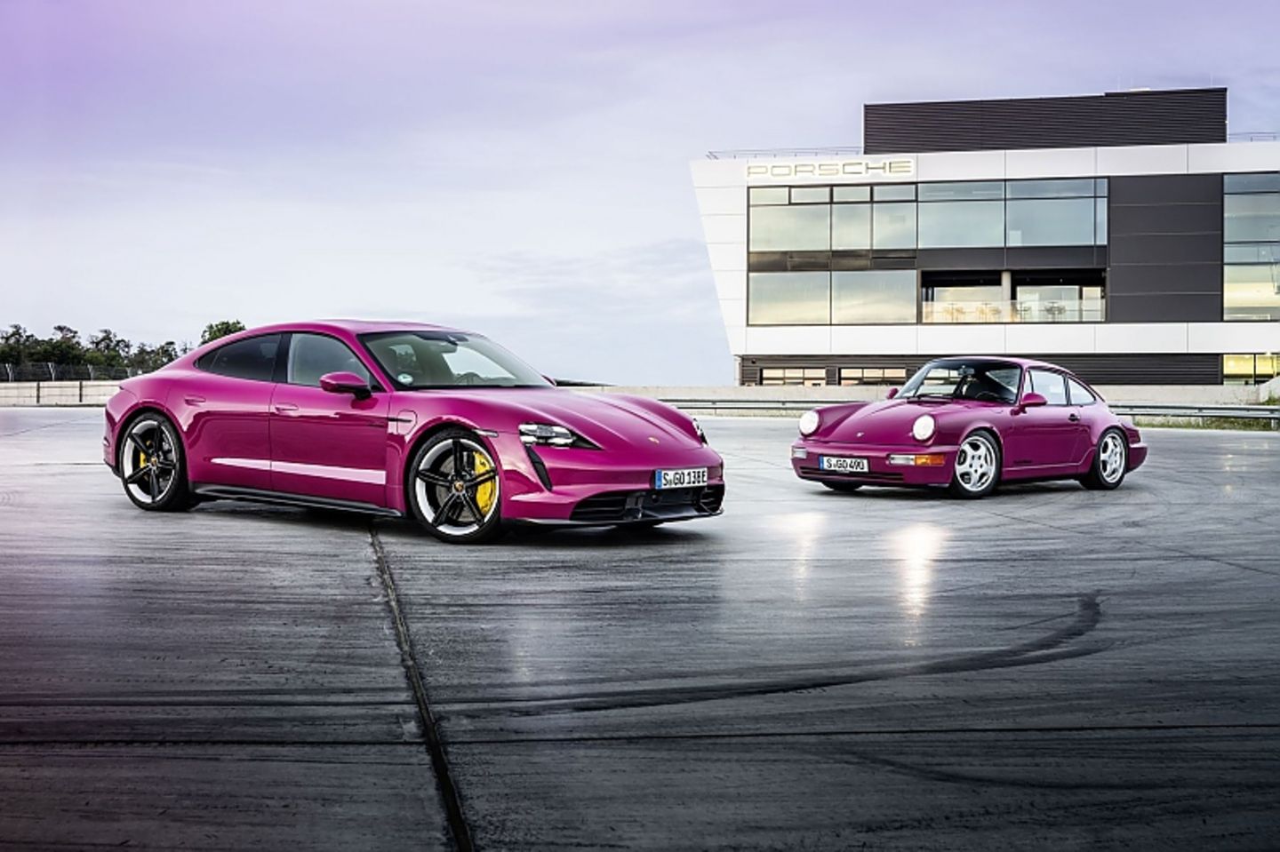 Die Fabre "sternrubin" stammt vom Porsche 911 (Baureihe 964)