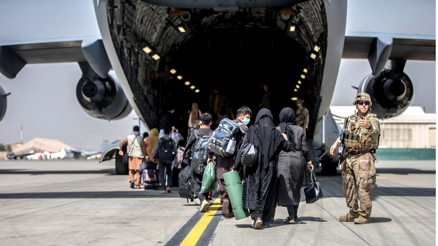 Afghanistan: Abdul Ghafoor verließ Kabul mit dem ersten Bundeswehr-Flieger. Jetzt will er andere Afghanen retten