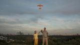 Platz 3 in der Kategorie Porträts geht an Tatiana Nikitina. Sie hat die autistische Ksenia, 10, fotografiert, die mit ihrem Vater ein Spielzeugflugzeug startet.