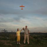 Platz 3 in der Kategorie Porträts geht an Tatiana Nikitina. Sie hat die autistische Ksenia, 10, fotografiert, die mit ihrem Vater ein Spielzeugflugzeug startet.