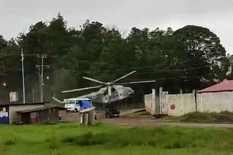Mexiko: Gefährliche Notlandung: Militärhubschrauber kracht mit Kleinbus zusammen