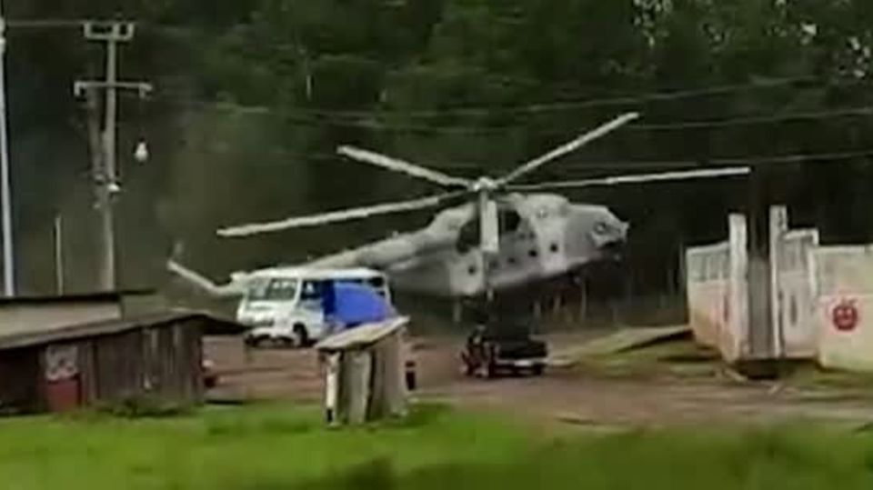 Mexiko: Gefährliche Notlandung: Militärhubschrauber kracht mit Kleinbus zusammen