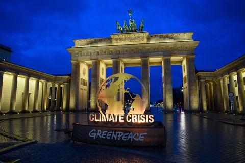 Greenpeace-Aktion vor dem Brandenburger Tor
