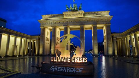 Greenpeace-Aktion vor dem Brandenburger Tor
