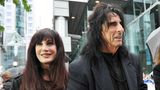 Sheryl Goddard und Alice Cooper