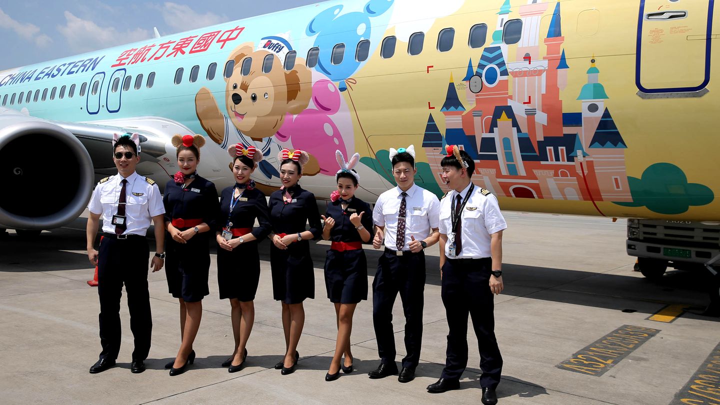 China Eastern Airlines Boeing 737-800