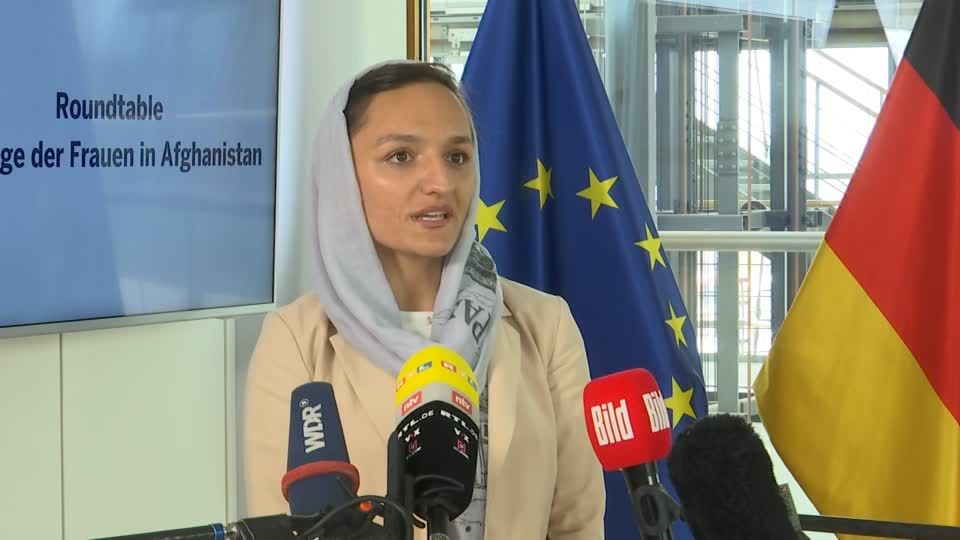 Video: Afghanische Frauenrechtlerin richtet Gesprächsangebot an Taliban Video: Afghanische Frauenrechtlerin richtet Gesprächsangebot an Taliban