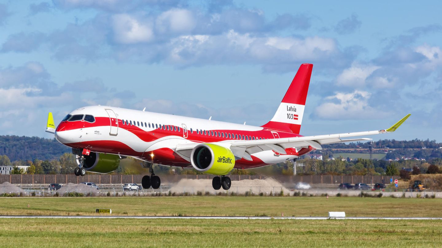 Airbus 220-300 air Baltic