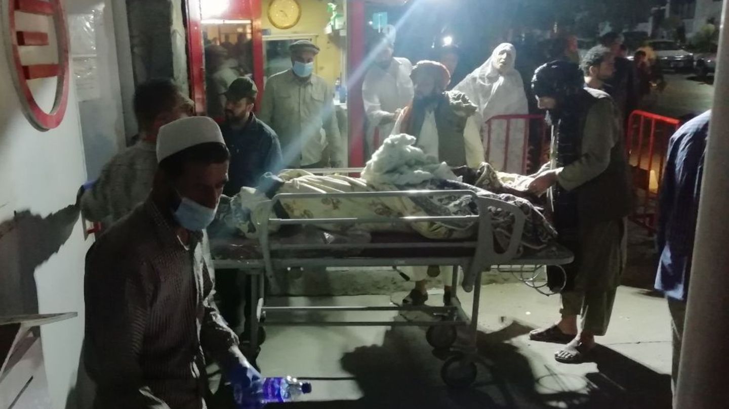 Explosions in Kabul: IS terrorist militia claims attack for itself – many dead and injured