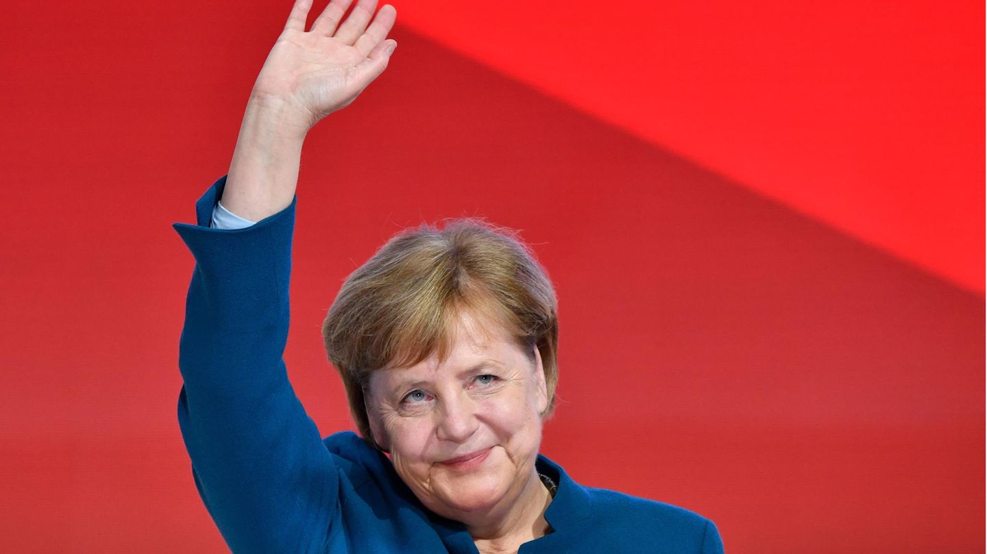 Angela Merkel winkt