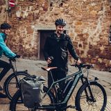 Die Zuladung hinten beträgt 25 Kilogramm, es kann also auch eine Tasche obenauf gepackt werden.