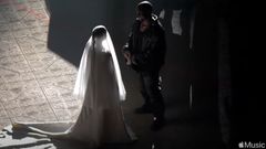 Kim Kardashian im weißen Hochzeitskleid bei Kanye Wests ...