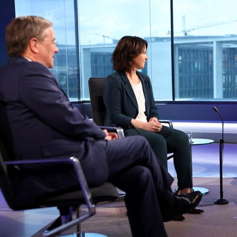 Armin Laschet, Annalena Baerbock und Olaf Scholz nehmen an einer Diskussionsveranstaltung teil