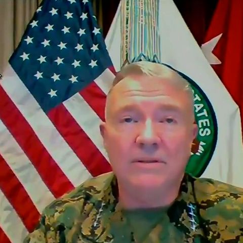 US-General Kenneth McKenzie schildert riskante Körperkontrollen am Kabuler Flughafen.