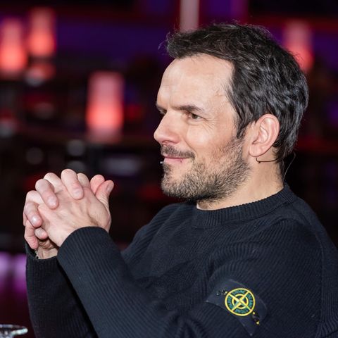 Steffen Henssler bei einer Talkshow. Zu dem neuen Optionsmodell in Hamburg hat er eine klare Meinung.