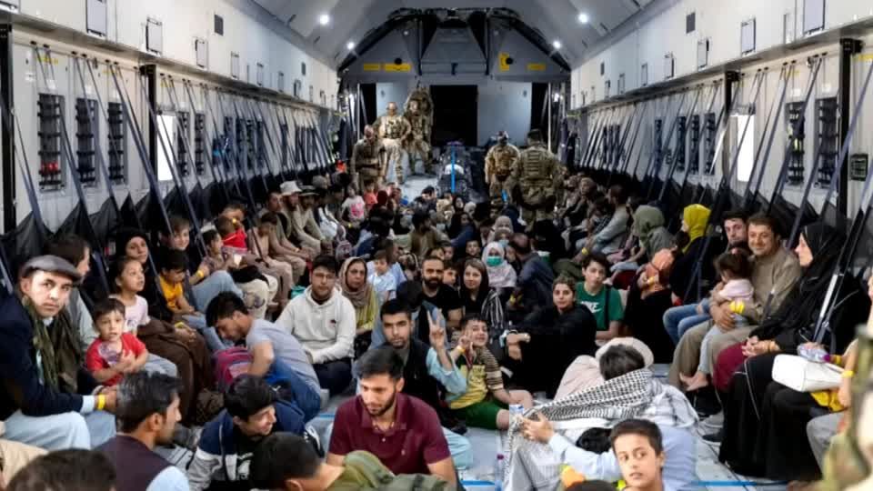 Video: Ich bin da sehr emotional - Deutsche Helfer sehen kaum noch Chancen für Ortskräfte in Afghanistan Video: Ich bin da sehr emotional - Deutsche Helfer sehen kaum noch Chancen für Ortskräfte in Afghanistan