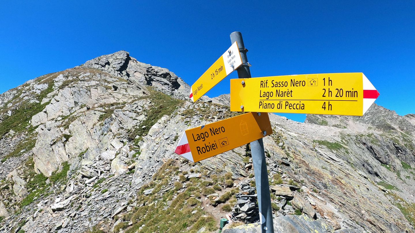 Wie geht es weiter? Wegweiser an der Bacchetta del Lago Nero.