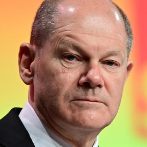 Wer überzeugt im TV-Triell? Olaf Scholz (l), Annalena Baerbock (M) oder Armin Laschet (r)