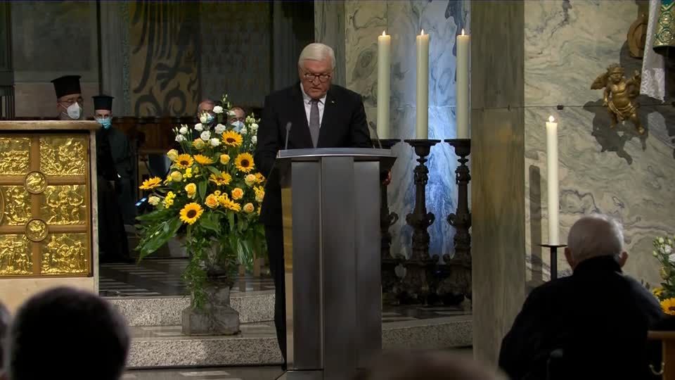 Video: Trauer trifft auf Hoffnung - Gottesdienst für die Flutopfer Video: Trauer trifft auf Hoffnung - Gottesdienst für die Flutopfer