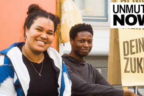 Elya Omar (l.) und Tchadarou Abdoul engagieren sich bei der Initiative "Wir 2.0 postmigrantisch" in Hannover