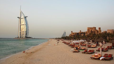 Eines der Wahrzeichen von Dubai: das Hotel Burj al Arab