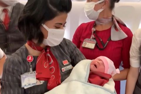 Afghanistan: Baby auf Evakuierungsflug geboren