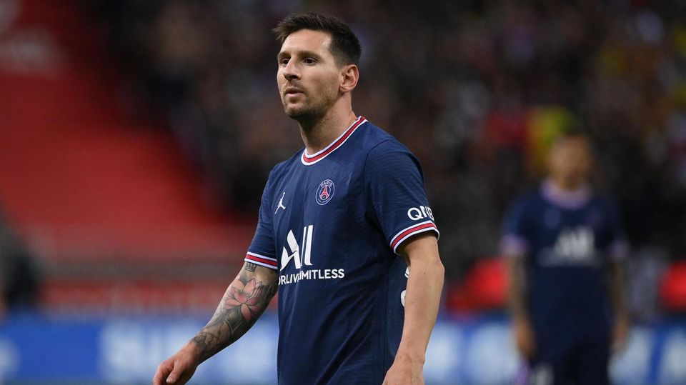 Lionel Messi im im ungewohnten Outfit von Paris Saint-Germain