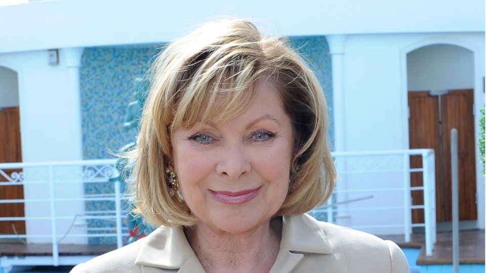 Schauspielerin Heide Keller alias Chefhostess Beatrice von Ledebur aus der ZDF-Sendung "Das Traumschiff" (Archivbild von 2009)