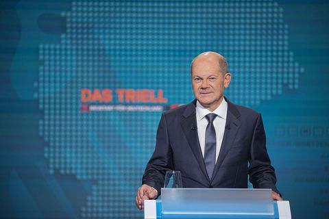 Kanzlerkandidat Olaf Scholz vor der Sendung im Fernseh-Studio in Berlin-Adlershof