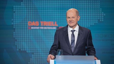 Kanzlerkandidat Olaf Scholz vor der Sendung im Fernseh-Studio in Berlin-Adlershof