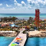 Das Insel-Motto "A perfect day" steht in großen Lettern am Ende der Pier: Auf geht es zu der "Erlebnisinsel", so die Eigenwerbung.