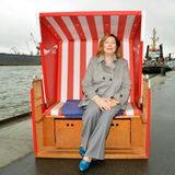 2013 gab es eine Crossoverfolge des "Traumschiffs" mit der ZDF-Polizeiserie "Notruf Hafenkante". Heide Keller machte es sich für Promofotos am Hamburger Elbufer im Strandkorb gemütlich. 