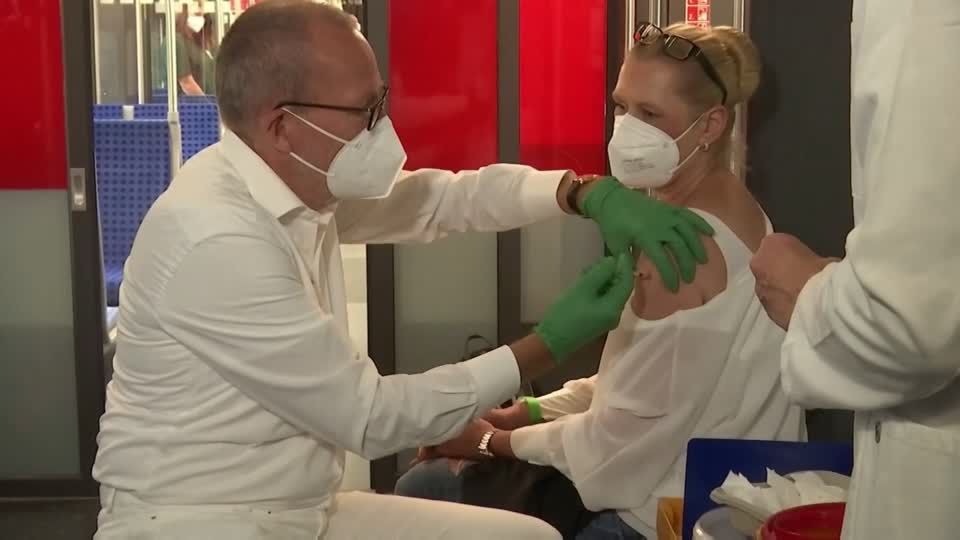 Video: Impfzug fährt ein!