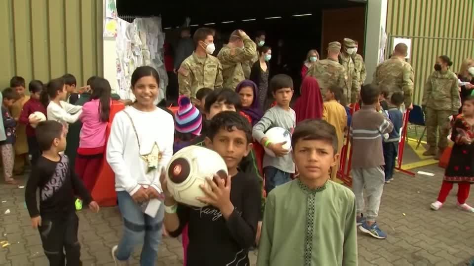 Video: Nach der Flucht aus Kabul: Menschen finden erste Unterkunft in Kaiserslautern