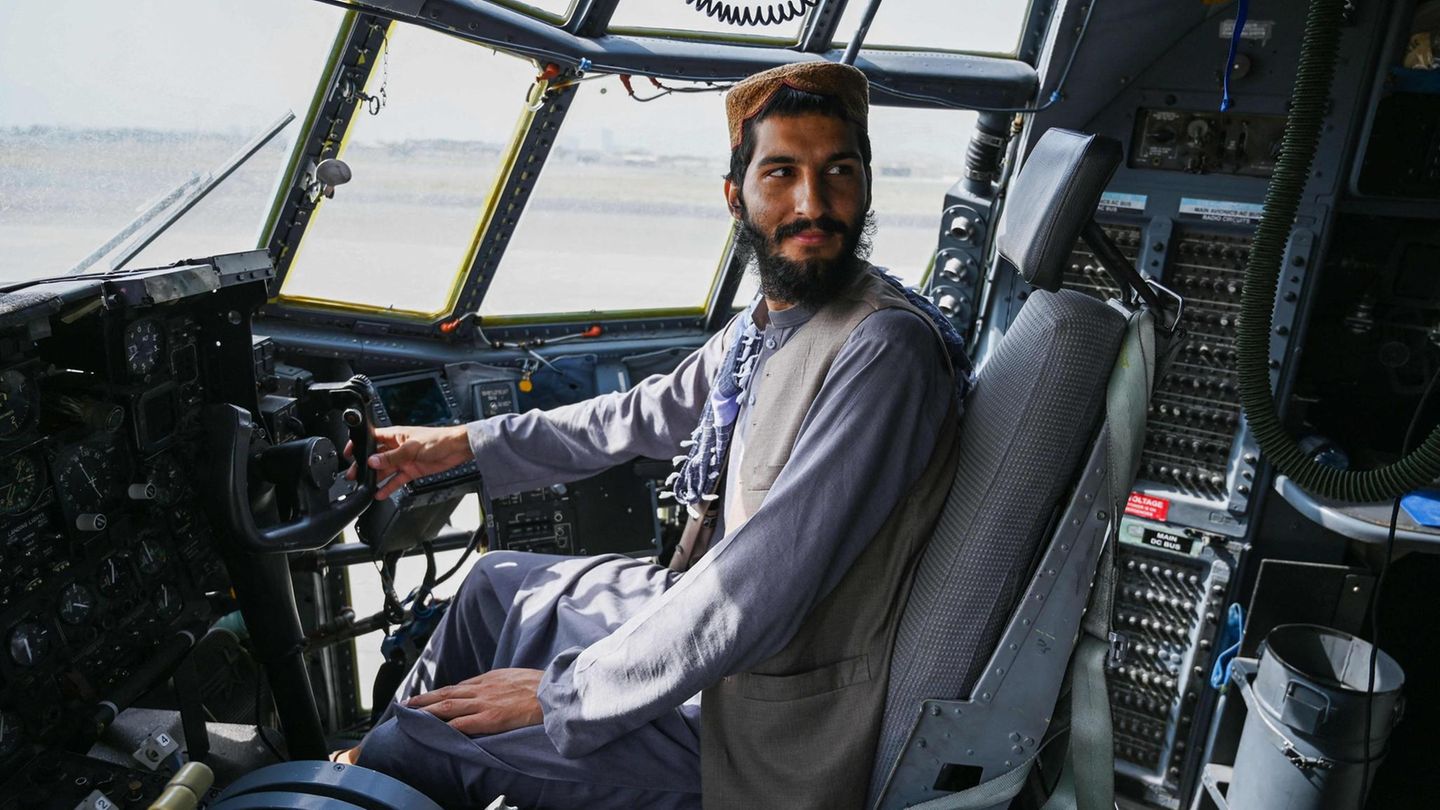 Afghanistan: Now the Taliban are at the wheel – the US withdrawal in pictures