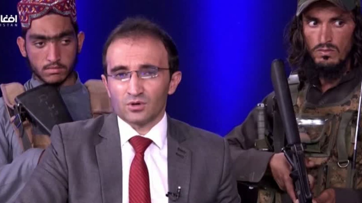 Afghanistan: Heavily armed Taliban advertise trust on TV