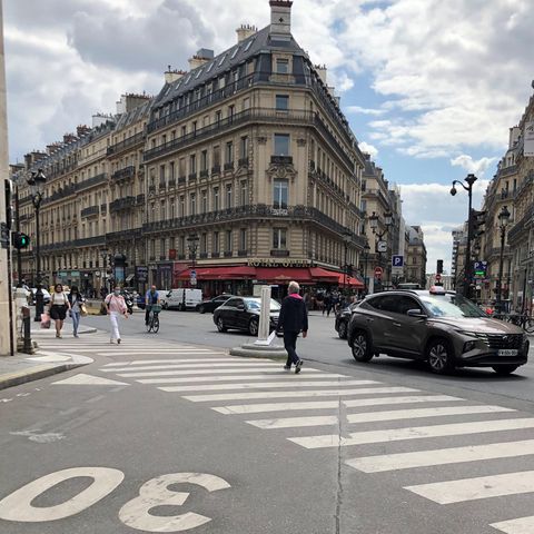 Auf den meisten Straßen in Paris gilt jetzt Tempo 30