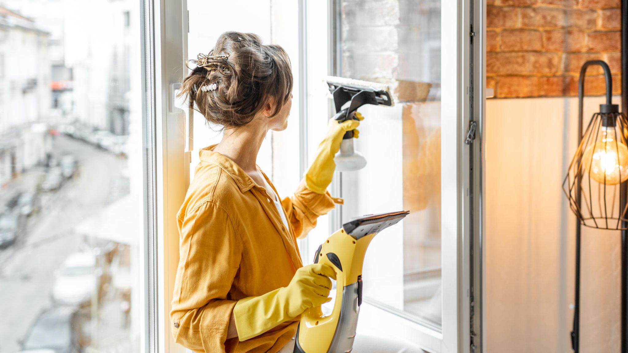 Fenster putzen ohne Schlieren: Die besten Putztipps
