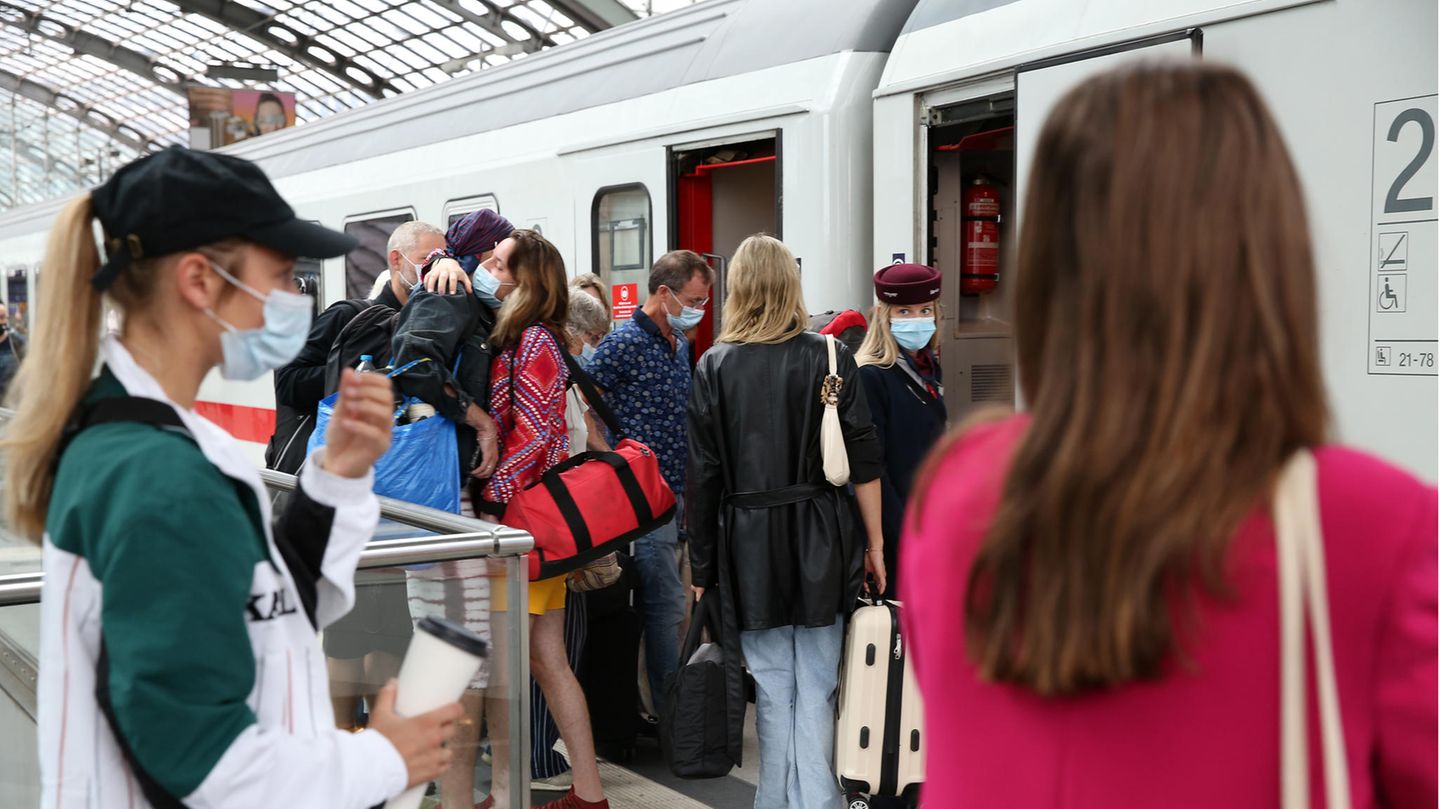 auf einem Bahnsteig am Berliner Hauptbahnhof