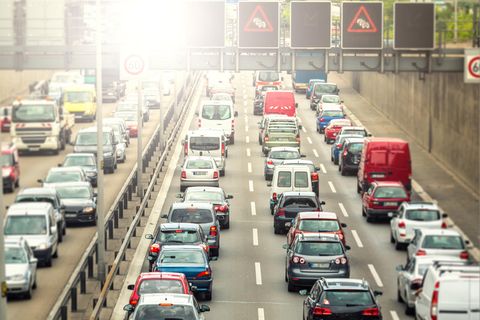 Zu den empfohlenen Maßnahmen zählen auch ein Tempolimit und Änderungen bei der Kfz-Steuer