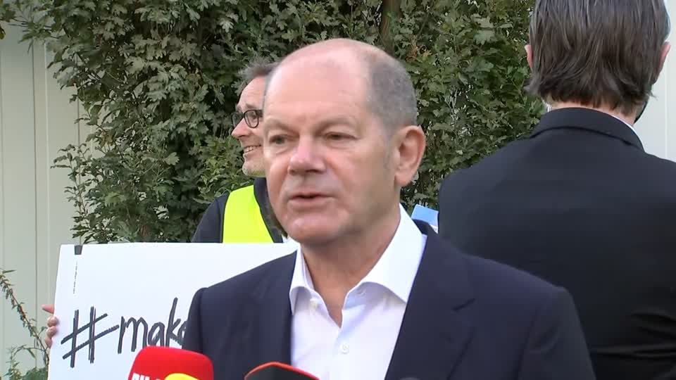 Video: Scholz fühlt sich Merkel trotz Kritik verbunden Video: Scholz fühlt sich Merkel trotz Kritik verbunden