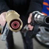 Zwei Zapfpisoeoln, eine für LPG-Gas die andere für Erdgas CNC