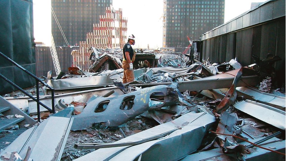 Notrufe 11. September Teile des United Airlines Flugs 175 fanden sich auf dem Dach von World Trade Center 5